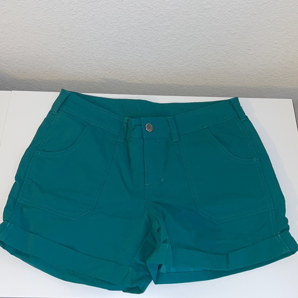Women’s North Face shorts, size 6